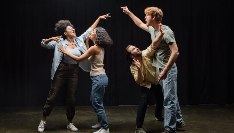 acteurs en formation sur scene