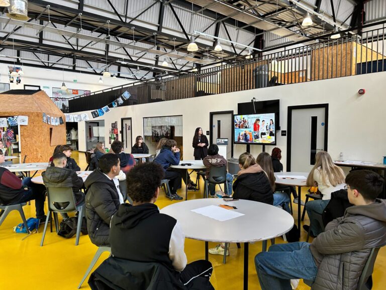 Que propose le Centre Social Val Plan pour les habitants du quartier 2 activites communautaires au centre social val plan