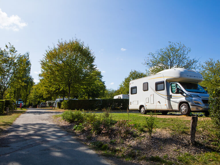 aire de camping car pres dun aerodrome