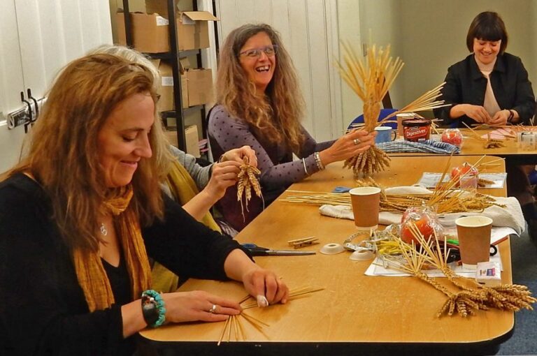 Quelles sont les activités et services offerts par l'ESAT Le Clos du Nid 1 atelier dartisanat en action