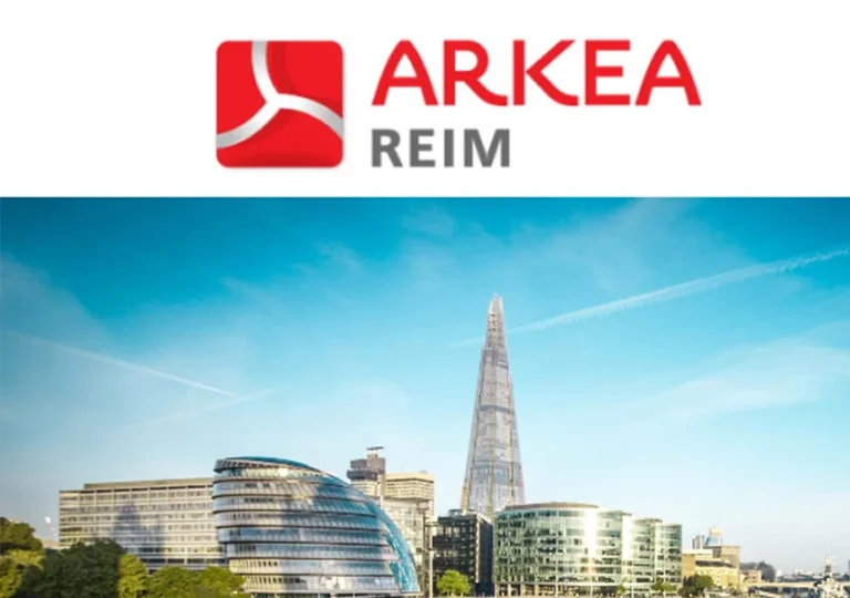 batiment moderne avec logo scpi