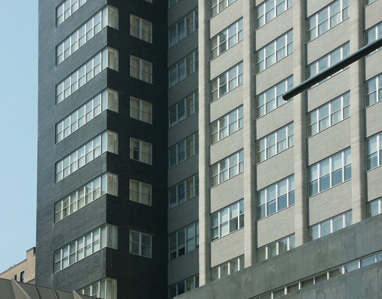 batiment moderne de la caisse depargne