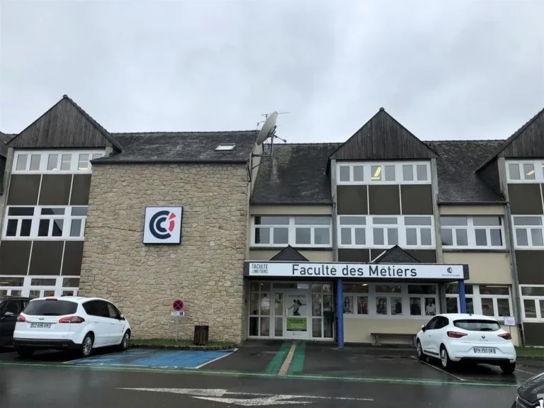 Que fait la CCI Ille-et-Vilaine à Saint-Malo pour les entreprises 39 batiment moderne de la cci a saint malo