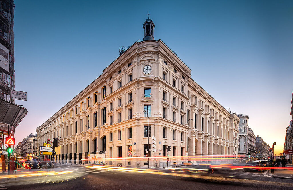 Que savoir sur le Groupe La Poste rue du Colonel Pierre Avia à Paris 5 Que savoir sur le Groupe La Poste rue du Colonel Pierre Avia à Paris