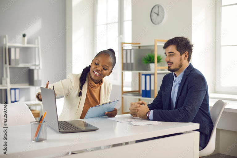 bureau de banque avec conseiller en pret
