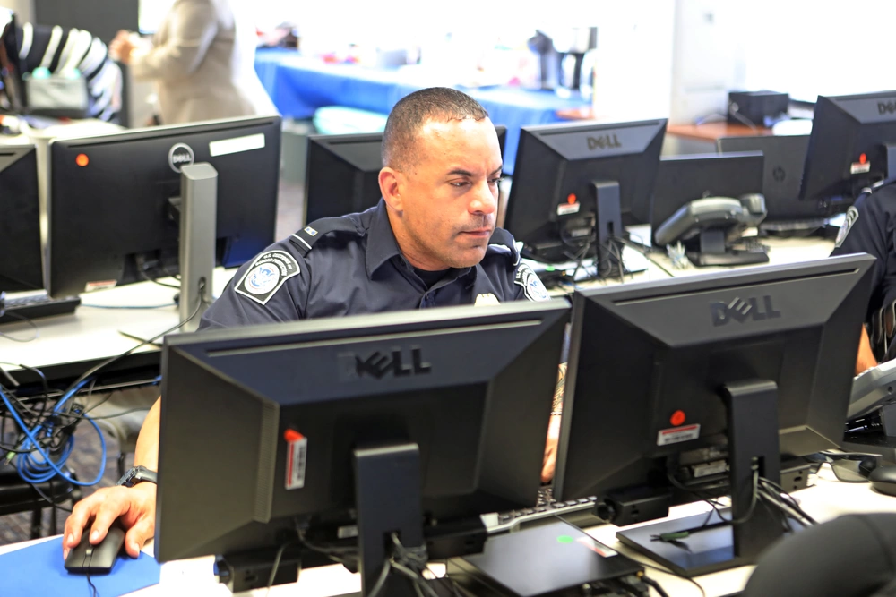 Comment fonctionne le bureau des contributions indirectes des douanes françaises