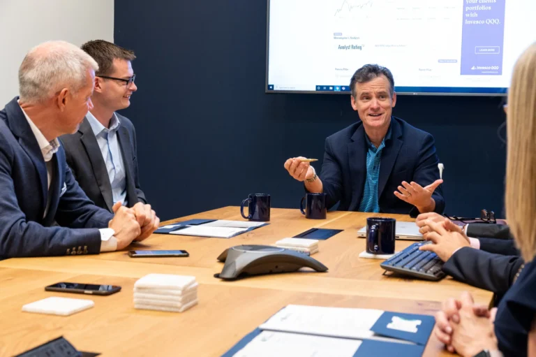 Quelle est la traduction du terme "private equity" en français 1 des investisseurs en capital investissement en reunion