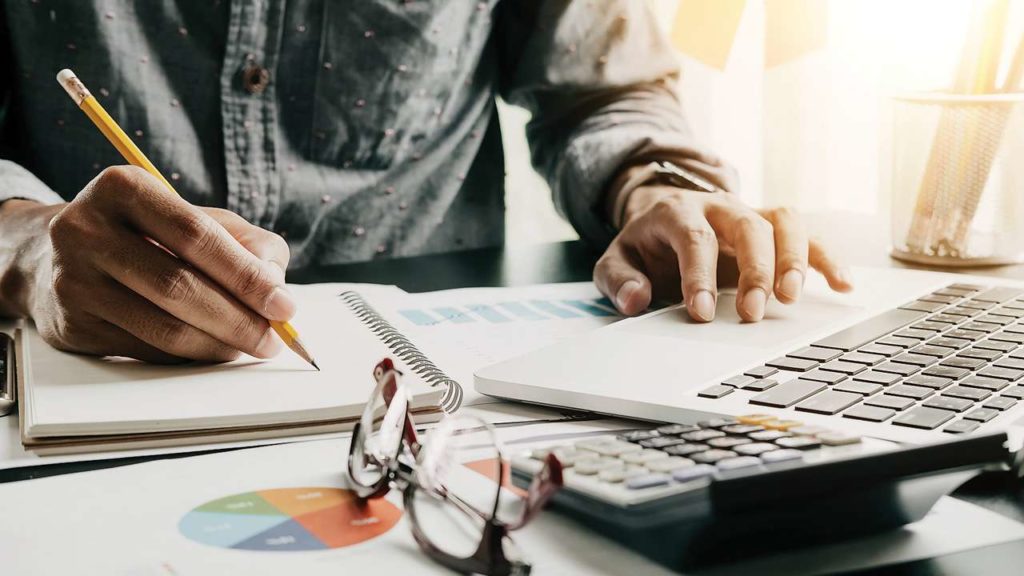 Comment préparer sa retraite en tant que professionnel libéral 1 des outils de planification financiere sur un bureau