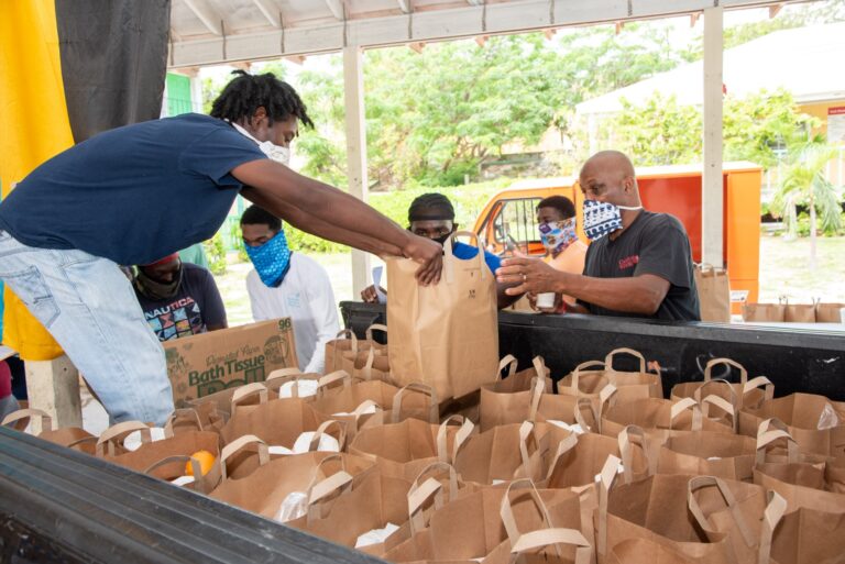 Que fait le Secours Populaire à Ambérieu-en-Bugey 34 distribution alimentaire aux personnes dans le besoin