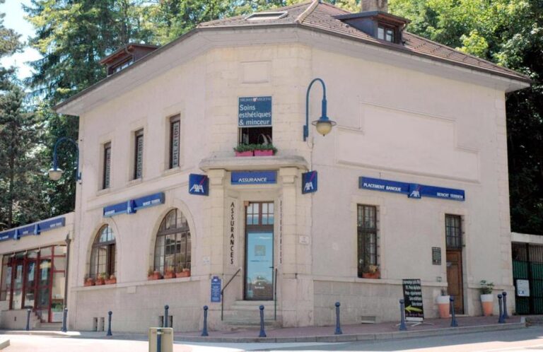 facade dune agence bancaire a divonne les bains