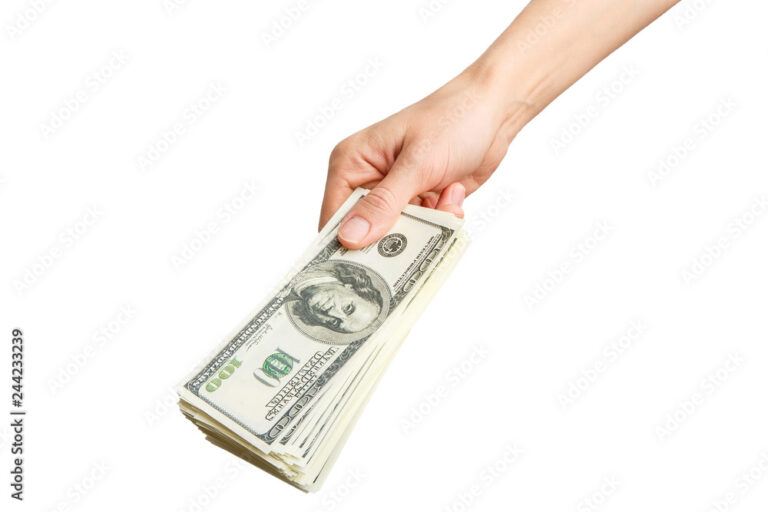 Combien coûte le RSA en France et quelles sont ses conditions d'attribution 36 main tenant un billet de banque