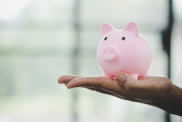 main tenant un cochon tirelire