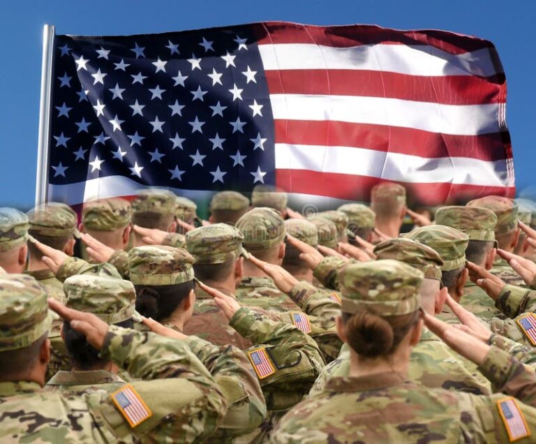 Combien gagne un militaire en France selon son grade et son expérience 29 militaires en uniforme saluant sous le drapeau