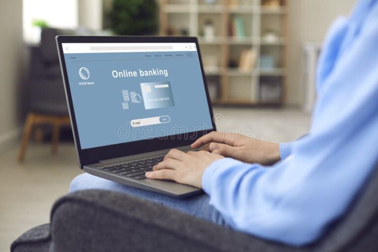 Comment ouvrir un compte en ligne au Crédit Agricole Loire Haute Loire 32 ordinateur portable avec une application bancaire ouverte