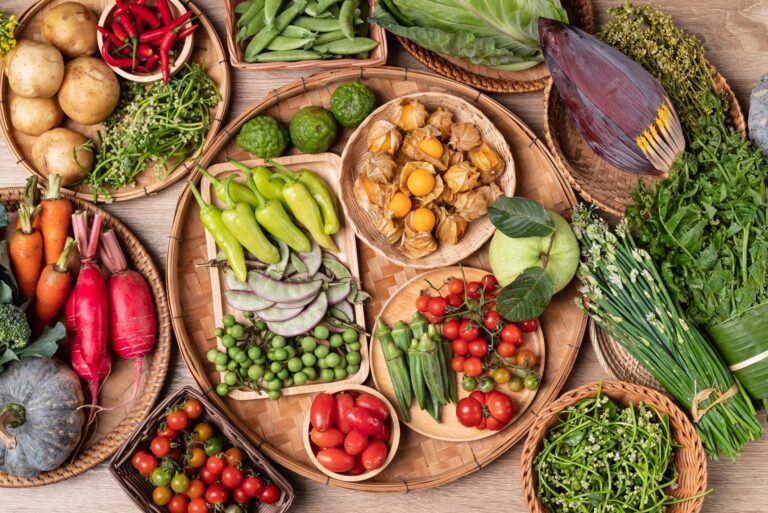 panier de courses equilibre sur une table