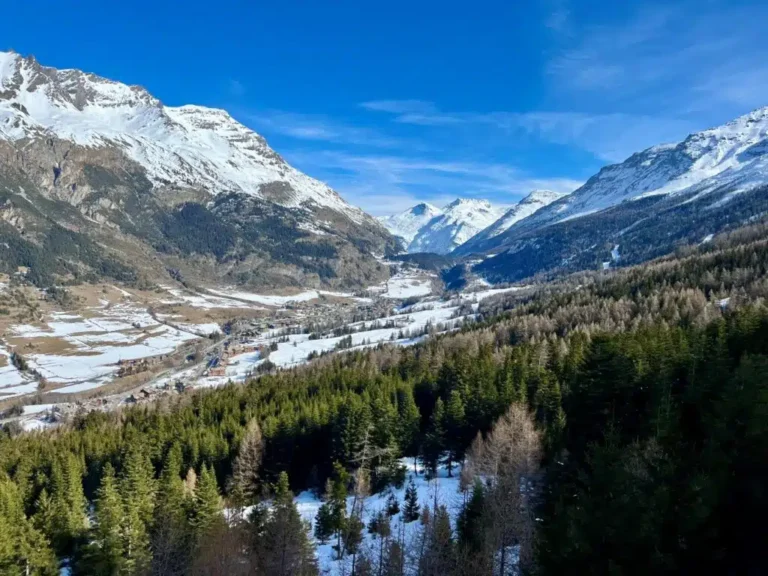 Quels sont les incontournables à découvrir dans la vallée de Val Cenis en Savoie 43 paysage alpin de la vallee de val cenis