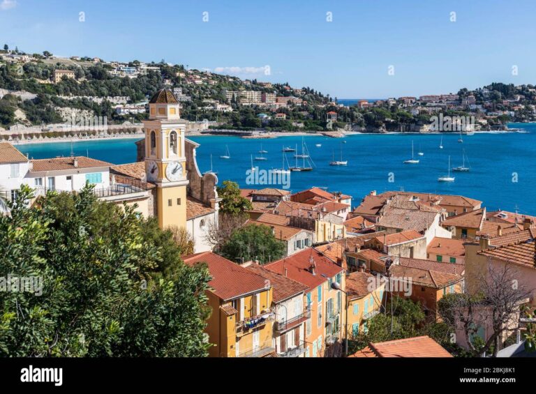 paysage des alpes maritimes en arriere plan