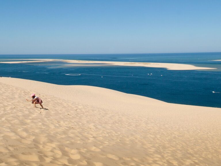 Cap Ferret : Pourquoi choisir cette destination incontournable 1 plage de sable fin au cap ferret