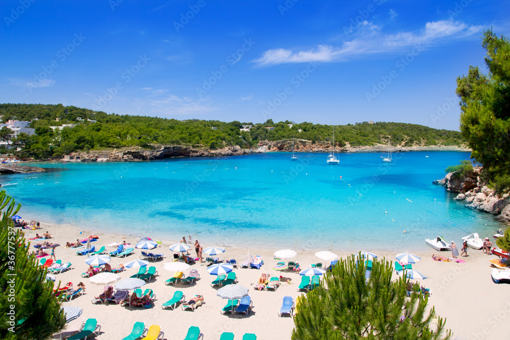 Quelles sont les plus belles îles de Nouvelle-Calédonie à visiter 1 plage turquoise sur une ile paradisiaque