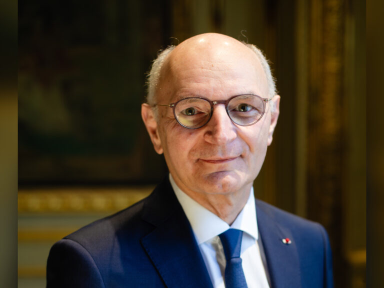 portrait de didier migaud en meeting