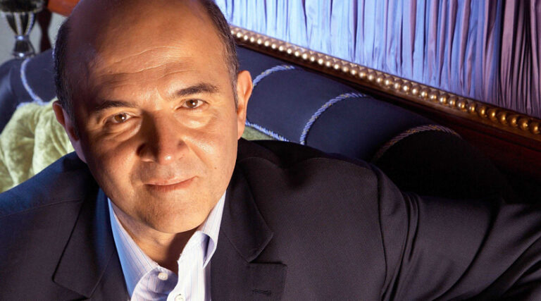 portrait de pierre moscovici en action