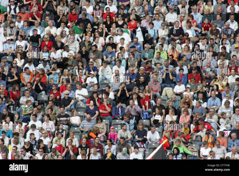 stade olympique avec foule enthousiaste