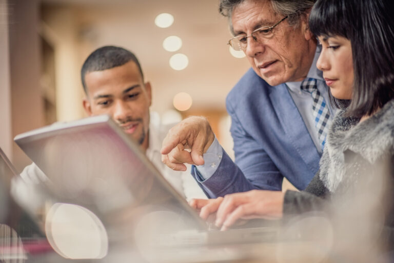 Quel est le statut et les droits d'un agent contractuel de catégorie C 2 un agent contractuel en action au bureau