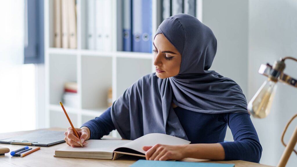 Comment trouver des cours d’arabe adaptés à vos besoins chez Ima