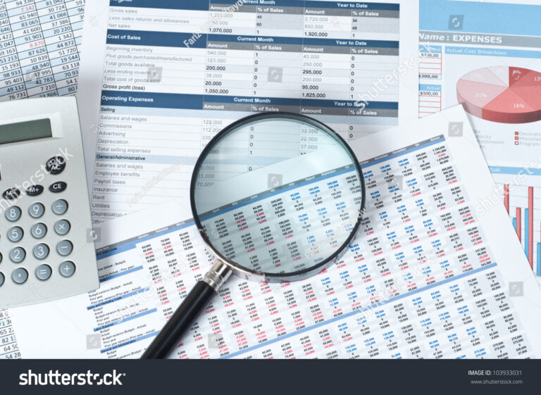 Comment détecter et prévenir la fraude fiscale et sociale efficacement 44 une loupe sur des documents financiers