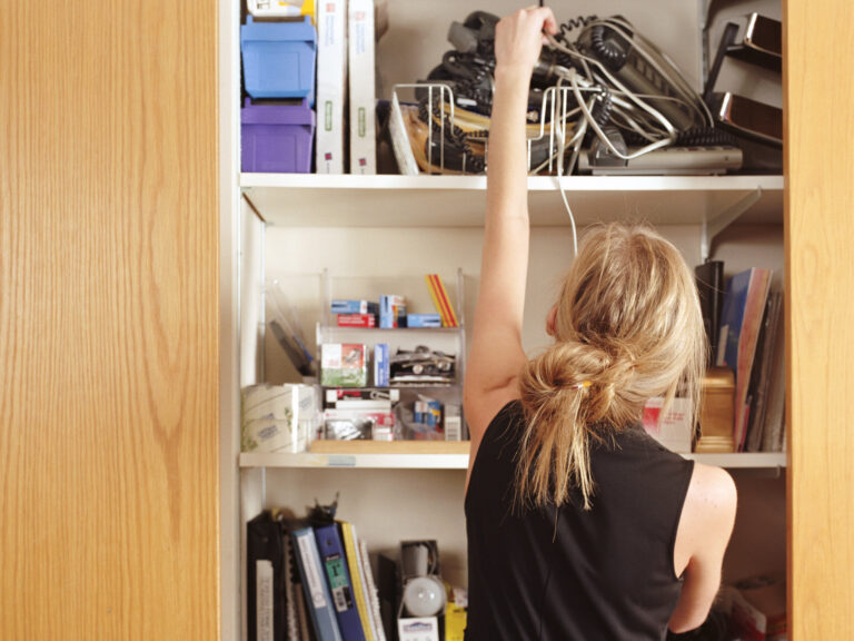 une personne en train de sorganiser