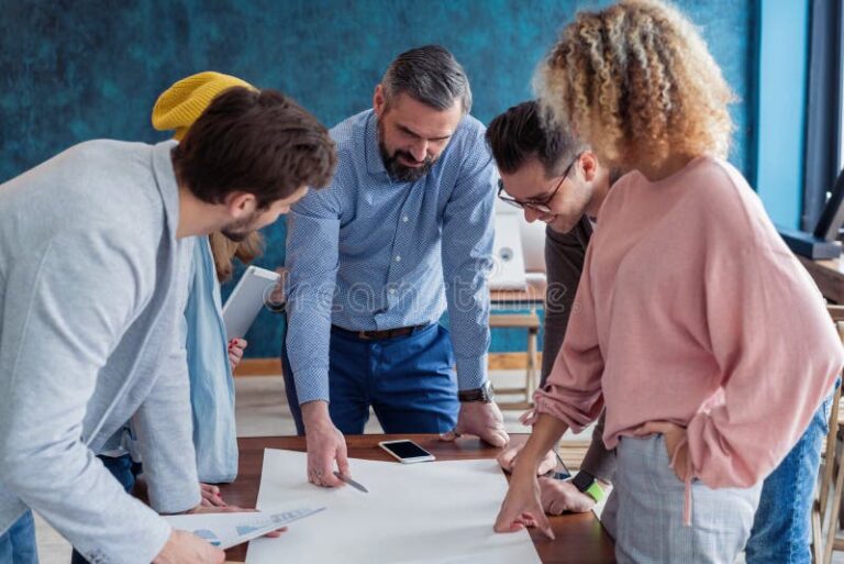 Pourquoi est-il très investi dans ses projets et ses passions 39 une personne passionnee travaillant sur un projet