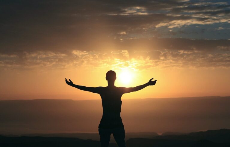 une personne reconnaissante exprimant sa gratitude
