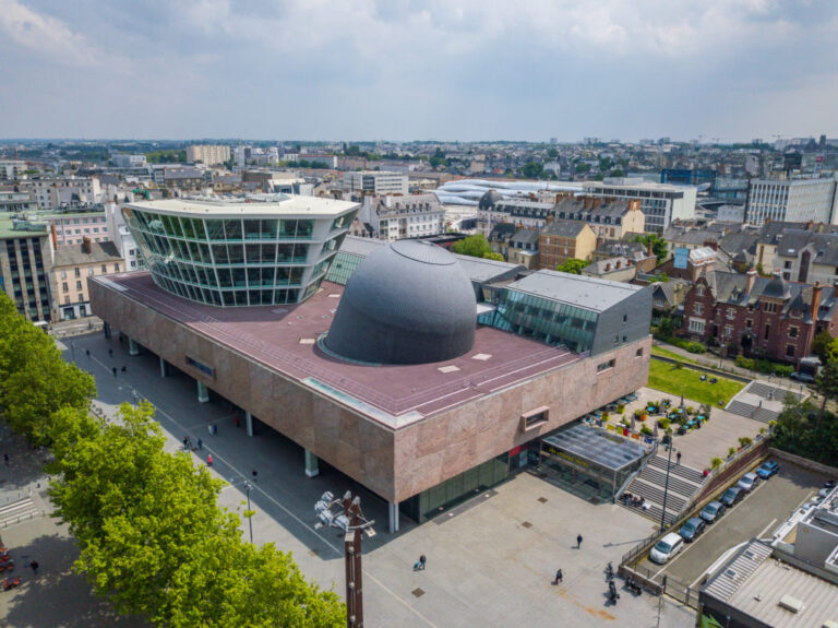 Comment visiter l'Office de Tourisme de Rennes Métropole sur Rue Saint-Malo 1 une vue de loffice de tourisme a rennes