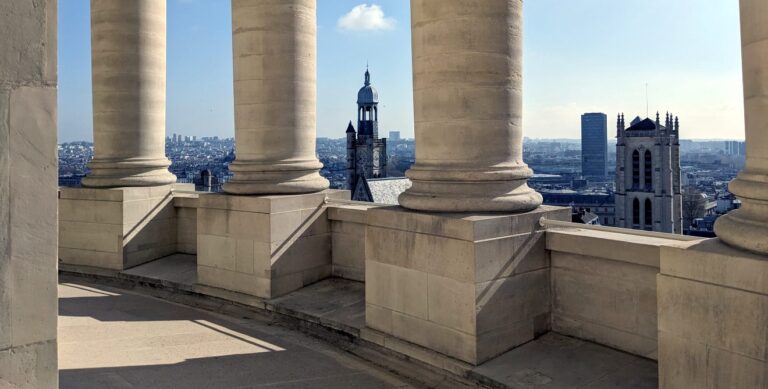 une vue panoramique des musees parisiens
