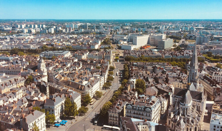 vue aerienne de nantes en plein essor