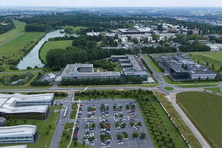 Qu'est-ce que la communauté d'agglomération Paris-Saclay 29 vue aerienne de paris saclay en pleine expansion