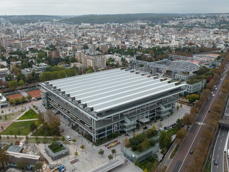 vue aerienne de roland garros avec courts