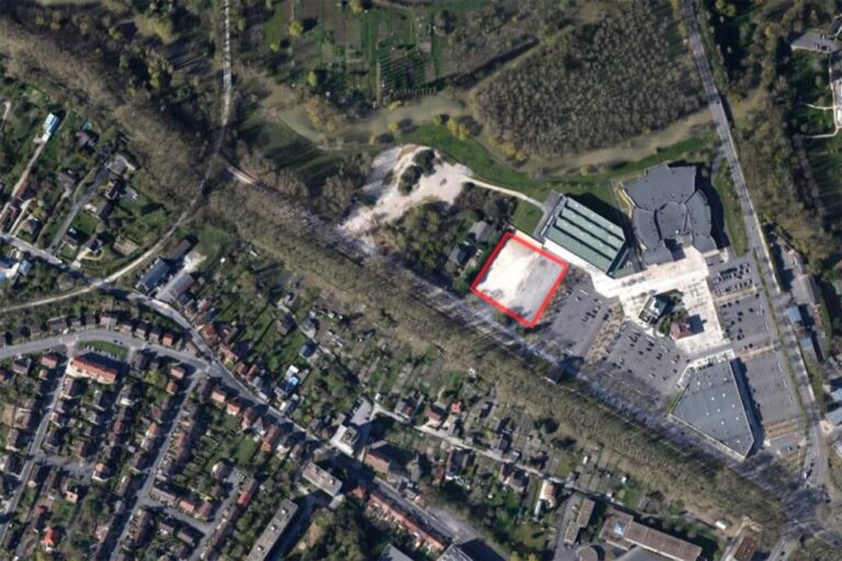 vue aerienne du parking du grand val