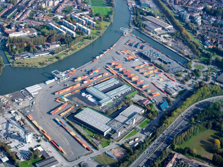 vue aerienne du terminal conteneur a lille