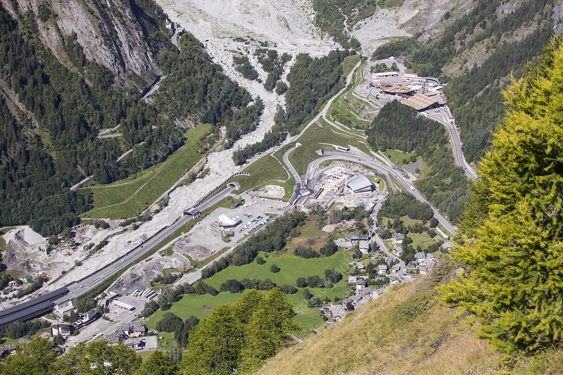 Pourquoi le tunnel du Mont Blanc a-t-il été construit