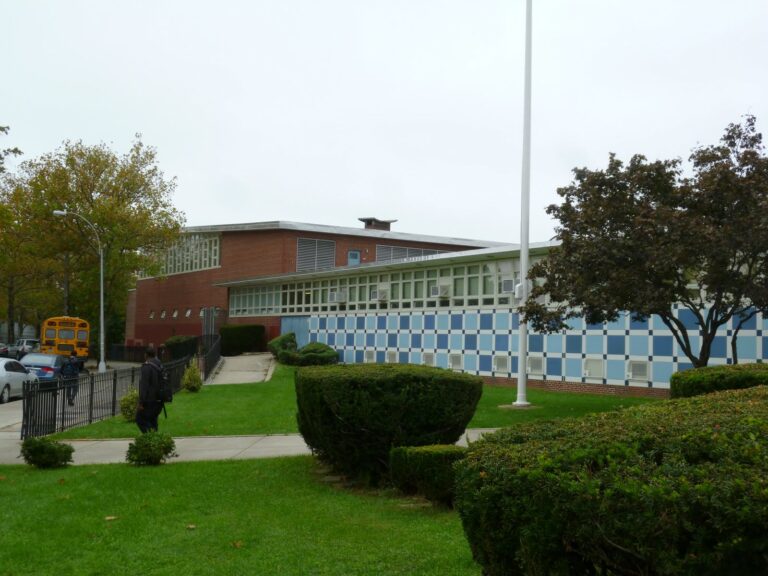 vue exterieure du lycee thomas jean main