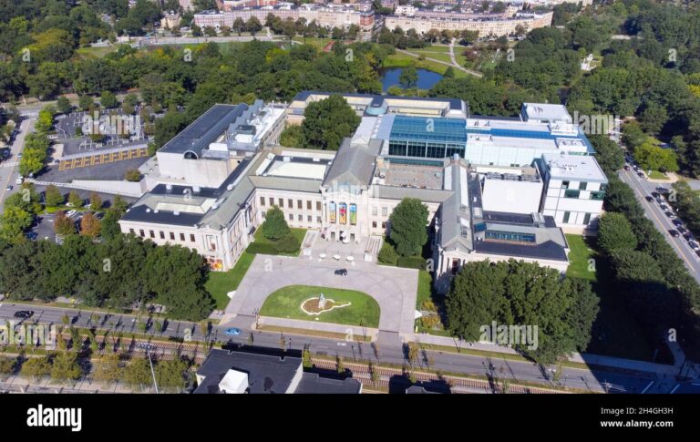 Pourquoi visiter le musée des beaux-arts de Grenoble 2 vue exterieure du musee des beaux arts