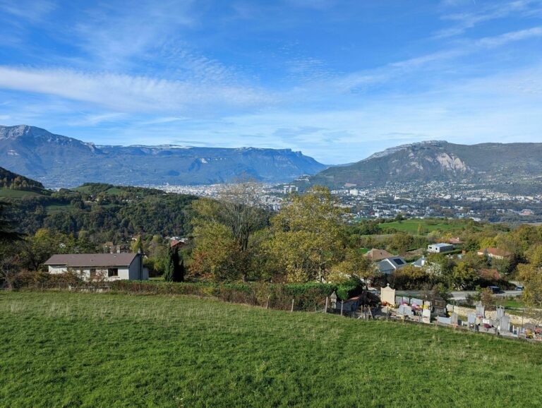 vue panoramique de tavernolles en ete