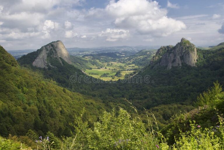 vue panoramique des paysages auvergnats