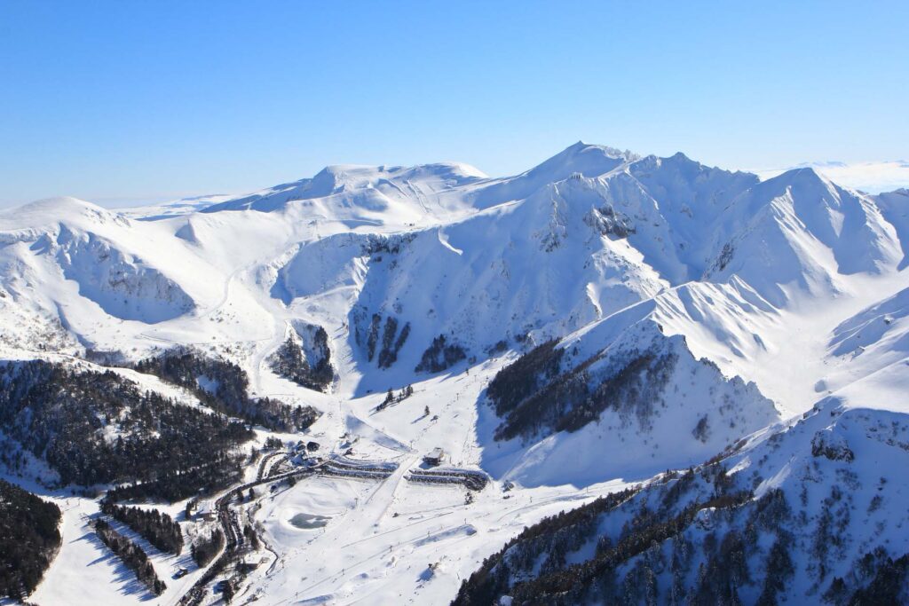 Que peut-on trouver sur le site de la mairie du Mont-Dore 1 vue panoramique du mont dore et ses activites